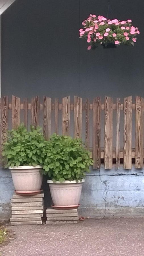 Nalles Gaesthem Eckero Exterior photo